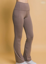 Load image into Gallery viewer, On The Go Leggings - Truffle
