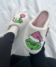 Load image into Gallery viewer, Grinch Slippers
