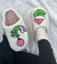 Load image into Gallery viewer, Grinch Slippers
