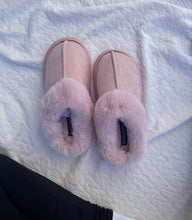 Load image into Gallery viewer, Blush Pink Slippers
