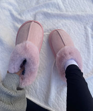 Load image into Gallery viewer, Blush Pink Slippers
